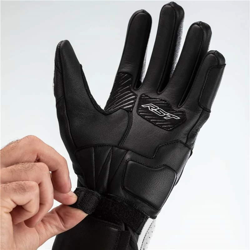 Best reviews of 𧨠RST Turbine CE Leather Gloves 2669 (Black/Blue/White) β€οΈ - Image 6